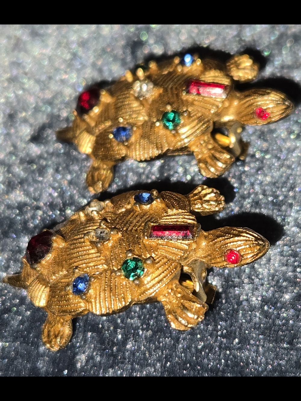 ‼️SOLD‼️Vintage Golden Turtle Clip-On Earrings With Multi Colored Rhinestones - Picture 3 of 8